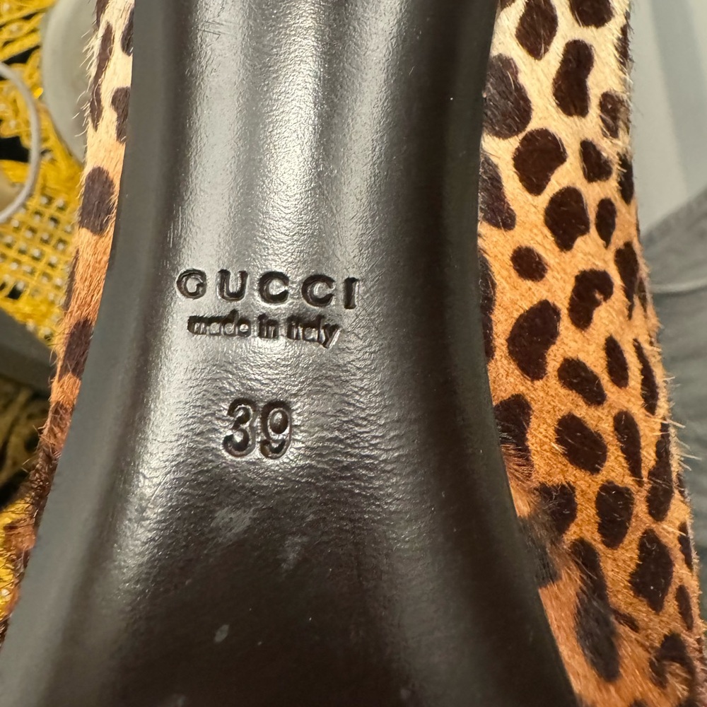 Pre owned authentic Gucci shoe in excellent condition wore about 3 times.